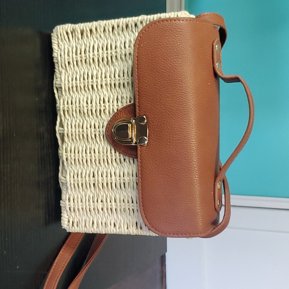 Straw Bag - Picture 2 of 4